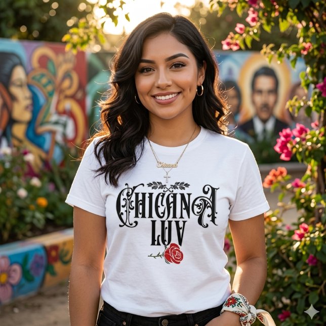 Camiseta Chicana Love  (Chicana Love T-Shirt)
