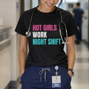 Camiseta Chicas Calientes Trabajan Turno de Noche Enfermera