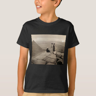 Camiseta Chicas de tambores salen de la pirámide Khufu, Egi