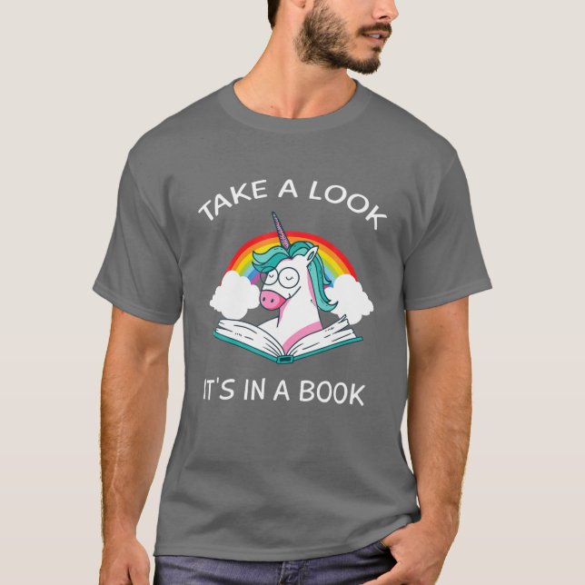 Camiseta Chicas miran el libro Rainbow Unicorn (Anverso)
