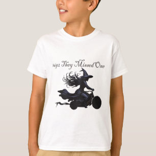 Camiseta Chicas Retro Viajan Salem 1692 Perdieron A Una Bru