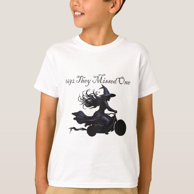 Camiseta Chicas Retro Viajan Salem 1692 Perdieron A Una Bru (Anverso)