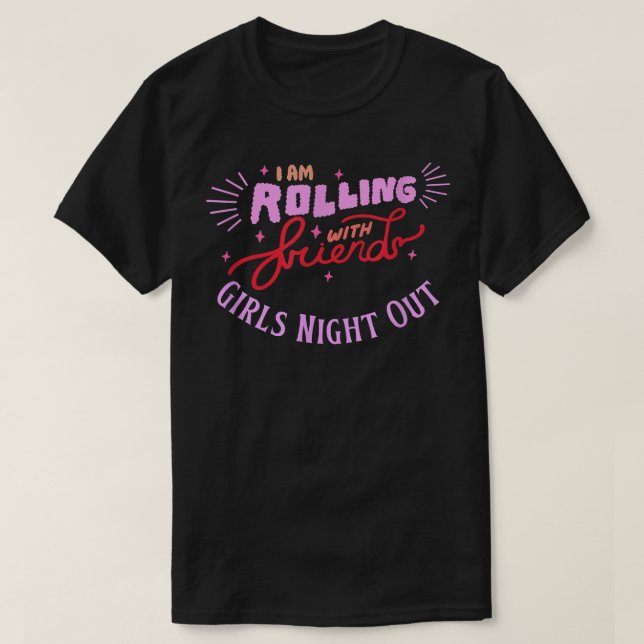 Camiseta Chicas Se Pasan La Noche Rodando Con Amigos (Diseño del anverso)