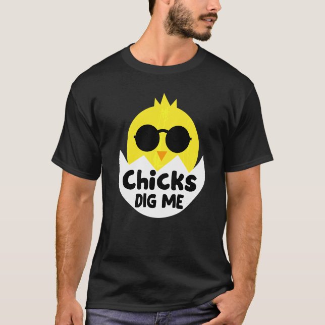 Camiseta Chicks Dig Me Cute Easter Egg Hunt With Sunglasses (Anverso)