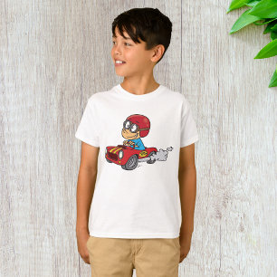 Camiseta Chico conduciendo coche de raza roja