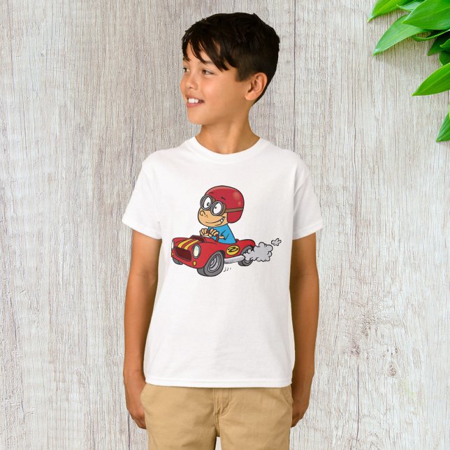 Camiseta Chico conduciendo coche de raza roja (Subido por el creador)