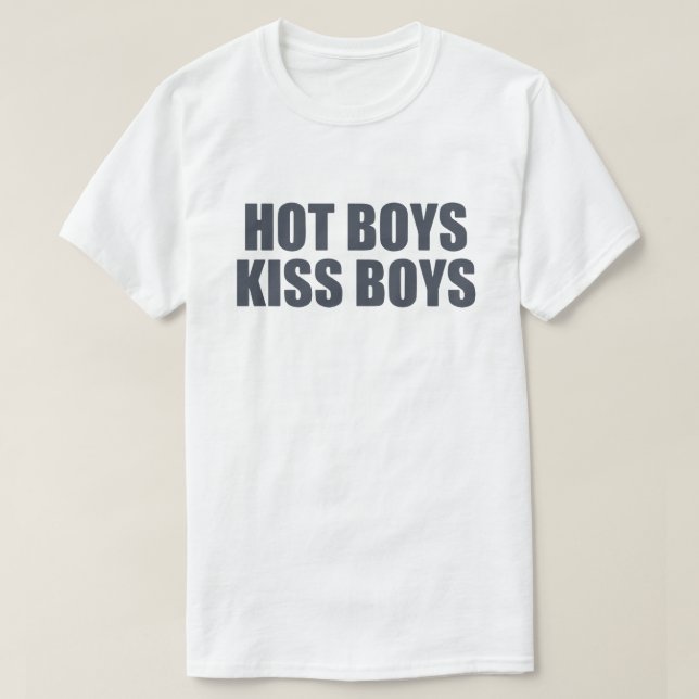 Camiseta Chicos Calientes Besan Chicos | Ropa de Orgullo LG (Diseño del anverso)