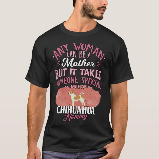 Camiseta Chihuahua Mother Any Woman Can Be A Mother But It  (Anverso)