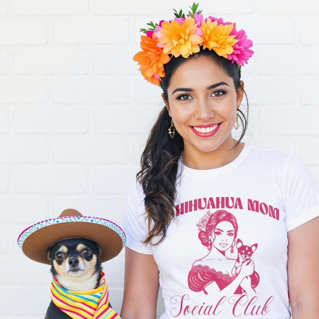 Camiseta Chihuahua Perro Mamá Club Social Mujeres (Chihuahua Dog Mom Social Club Women T-Shirt.)