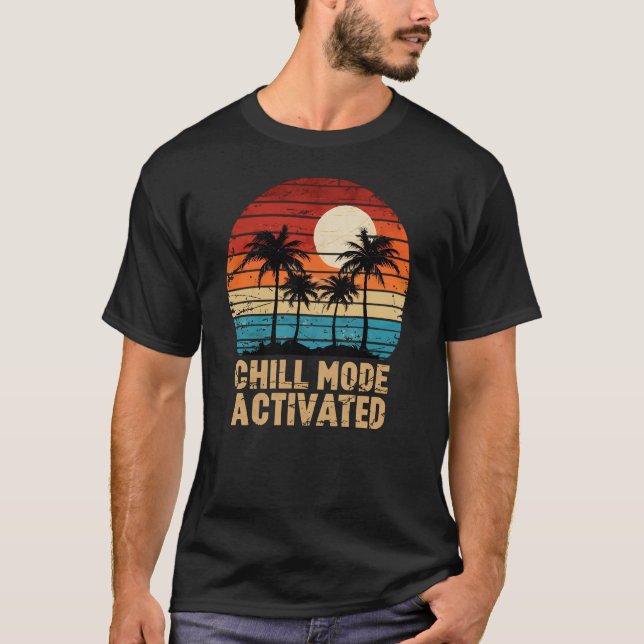 Camiseta Chill Mode Activated Retro Sunset Palm Tree (Anverso)