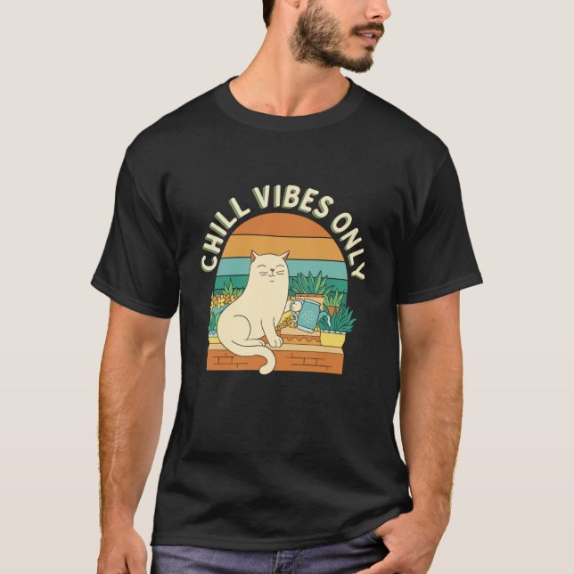 Camiseta Chill Vibes Only Retro Cat Gardening Plant (Anverso)