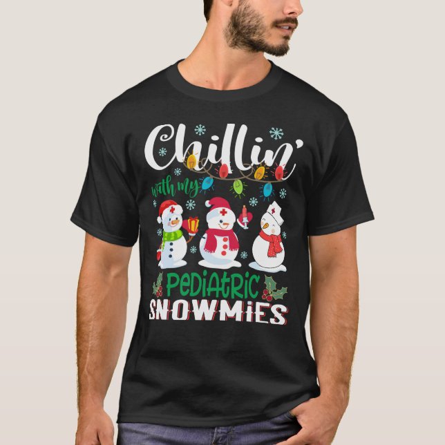 Camiseta Chillin Con Mi Luz De Enfermedad De Snowmies Pediá (Anverso)