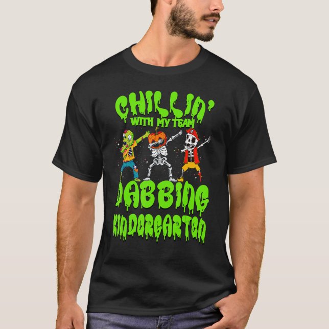 Camiseta Chillin con mi Zombie Pumpkin Skeleton Kindergart (Anverso)