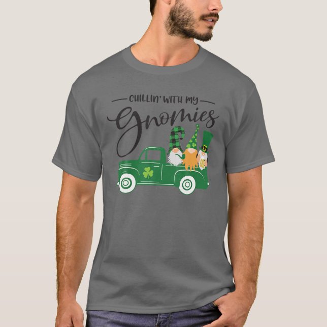 Camiseta Chillin' Con Mis Gnomías Con Hijos (Anverso)