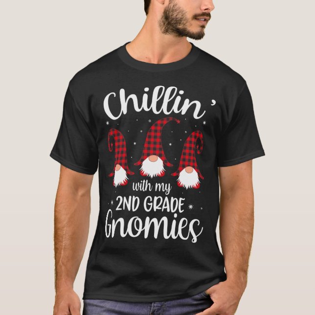 Camiseta Chillin' Con Mis Gnomías De Segundo Grado - Profes (Anverso)