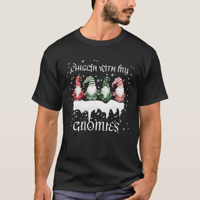 Camiseta Chillin Con Mis Gnomies Funny Gnome Navidad Pyja (Anverso)