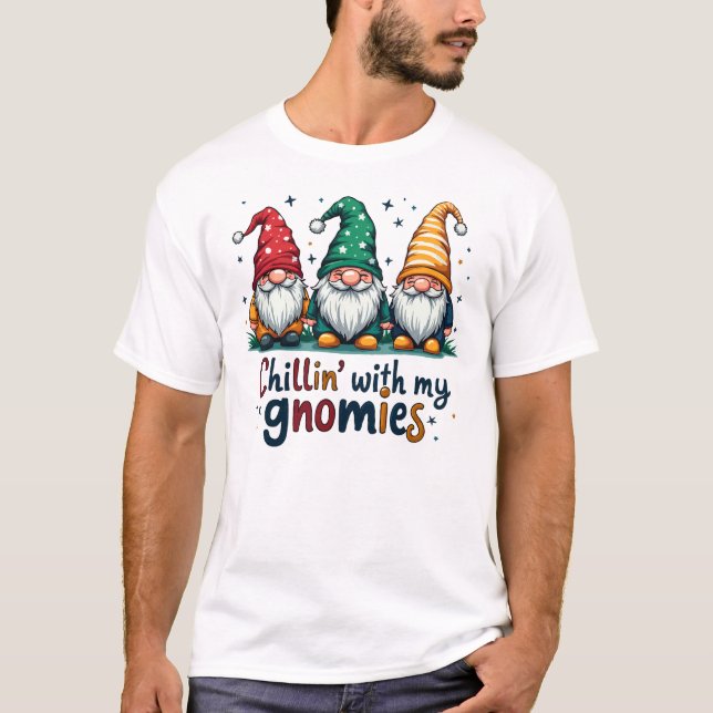 Camiseta Chillin’ con mis gnomos (Anverso)