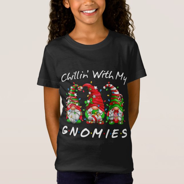 Camiseta Chillin Con Mis Navidades De Gnomies (Anverso)