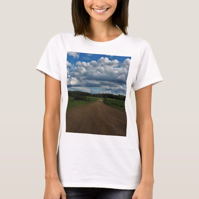 Camiseta Chillin en un camino de tierra (Anverso)