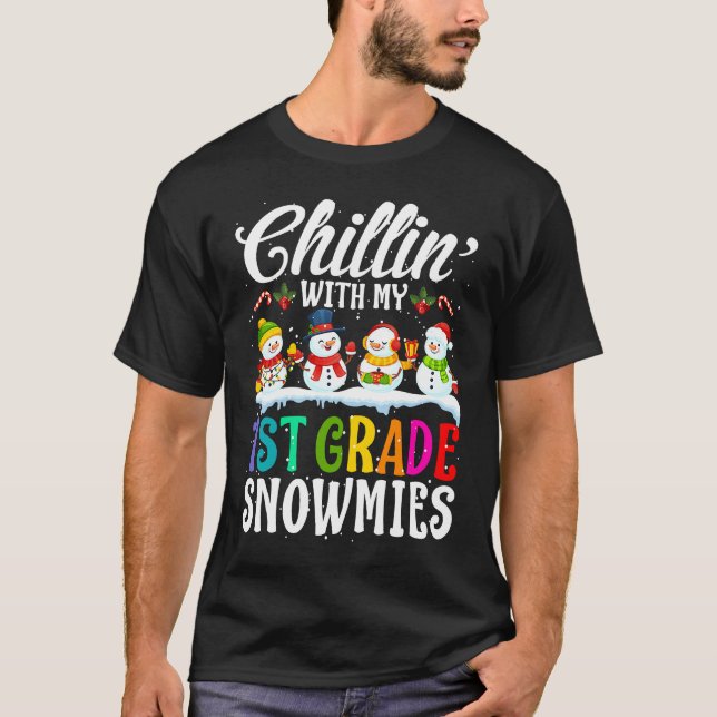 Camiseta Chillin' With My 1st Grade Snowmies Teacher Xmas (Anverso)