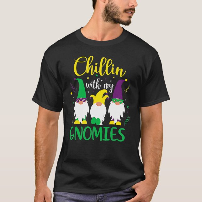Camiseta Chillin With My Gnomies Cute Gnome Mardi Gras Carn (Anverso)