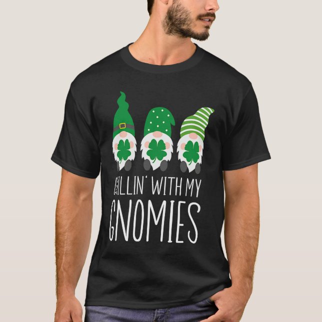 Camiseta Chillin with my Gnomies St Patrick's Day (Anverso)