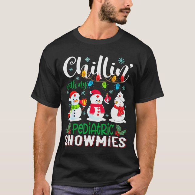 Camiseta Chillin With My Pediatric Snowmies Nurse Light Chr (Anverso)