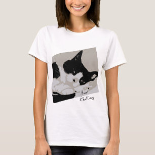 Camiseta Chilling de gato de Tuxedo