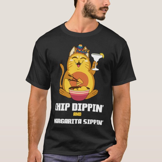 Camiseta Chip Dippin Margarita Sippin Cat Alcohol Cocktail  (Anverso)