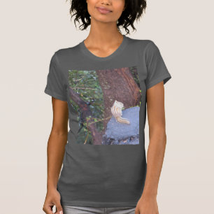 Camiseta Chipmunk Sobre Un Árbol