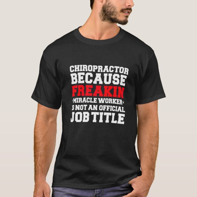 Camiseta Chiropráctico Miracle Worker Graduado de Quiroprác (Anverso)