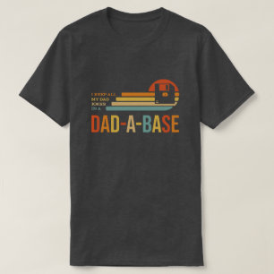 Camiseta Chiste de papá retro Funny 'Dad-A-Base' Orgullosas