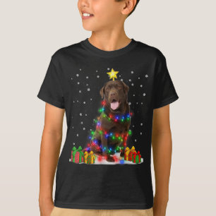 Camiseta Chocolate Lab Perro Árbol de Navidad enciende Paja