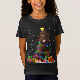 Camiseta Chocolate Lab Perro Árbol de Navidad enciende Paja