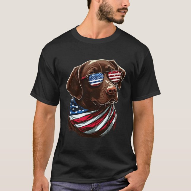 Camiseta Chocolate Labrador With USA Sunglasses And Flag (Anverso)