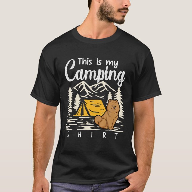 Camiseta Chow Chow De Fogatas Este Es Mi Camping (Anverso)