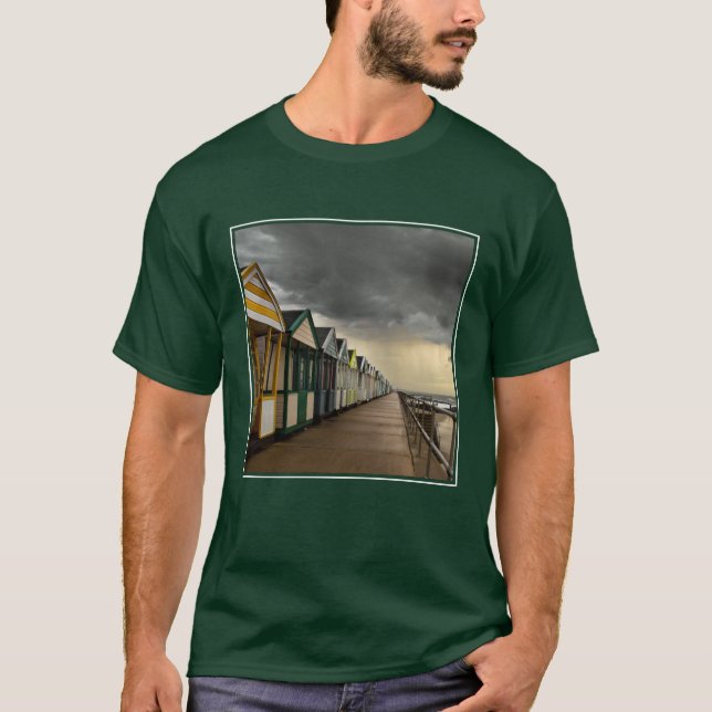 Camiseta Chozas de la playa en una tormenta el | Southwold (Anverso)