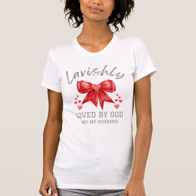 Camiseta Christian Valentine LAVISHLY LOVLY Coquette Bow (Anverso)