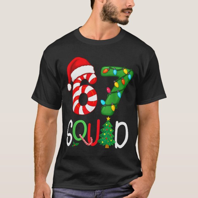 Camiseta Christmas 67 Squad Funny Candy Cane And Lights Xma (Anverso)