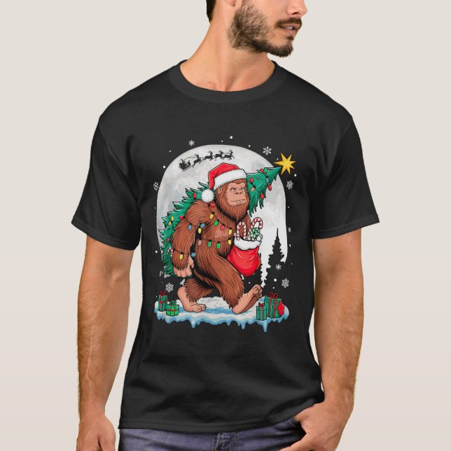 Camiseta Christmas Bigfoot Santa Tree Sleigh Moon Funny Xma (Anverso)