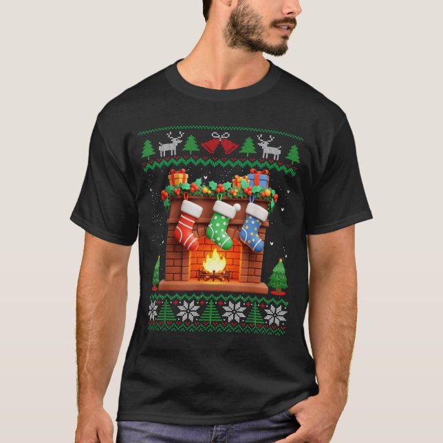 Camiseta Christmas Fireplace Stockings Funny Ugly Christmas (Anverso)
