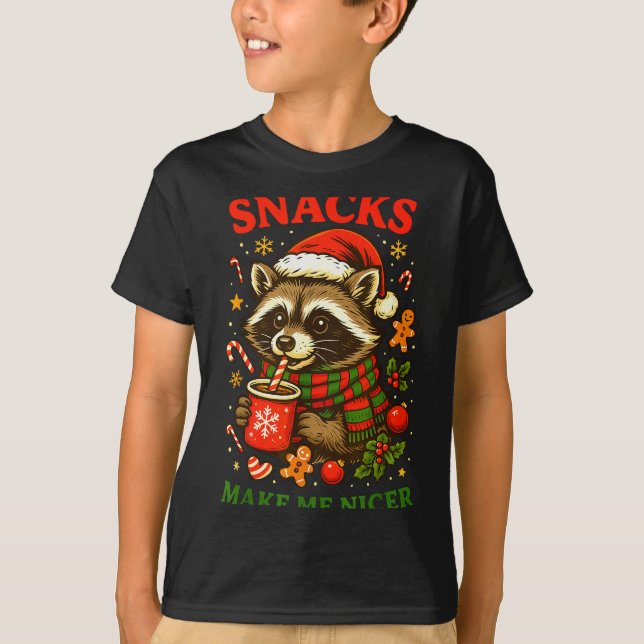 Camiseta Christmas Funny Cute Feral Raccoon Snacks Make Me  (Anverso)