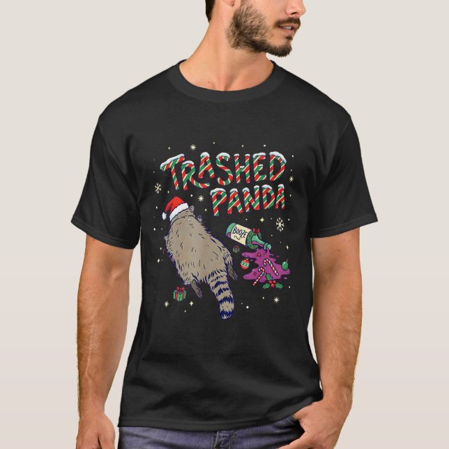 Camiseta Christmas Funny Trashed Panda Racoon Gets Drunk Xm (Anverso)
