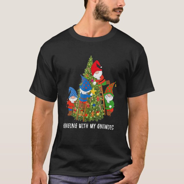 Camiseta Christmas Gnome Hanging With My Gnomies Tree Holid (Anverso)