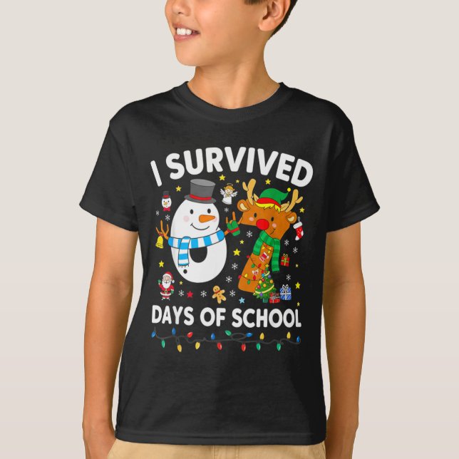 Camiseta Christmas I Survived 67 Days Of School Funny Meme  (Anverso)