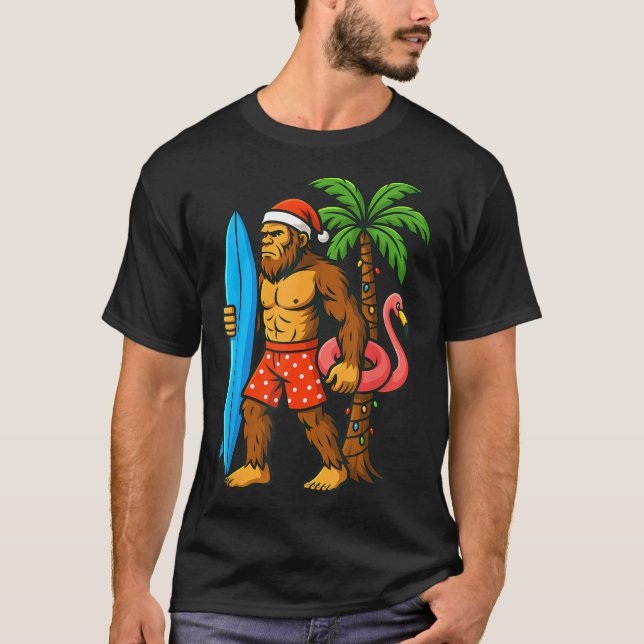 Camiseta Christmas In July Bigfoot Hawaiian Xmas Palm Tree  (Anverso)