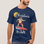 Camiseta Christmas in July Funny Surf Santa Hat Beach Summe<br><div class="desc">Christmas in July Funny Surf Santa Hat Beach Summer Vacation Premium  .</div>