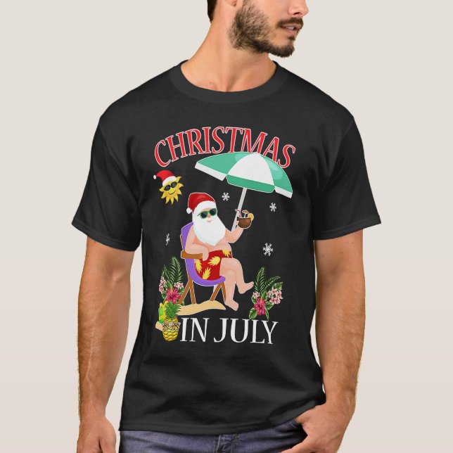Camiseta Christmas in July Santa on Beach Independence Day  (Anverso)