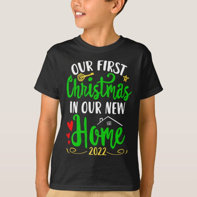Camiseta Christmas New Home Xmas Homeowner Our First Apartm (Anverso)