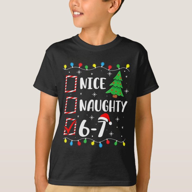 Camiseta Christmas Nice Naughty 67 Brainrot Funny 6-7 Meme  (Anverso)
